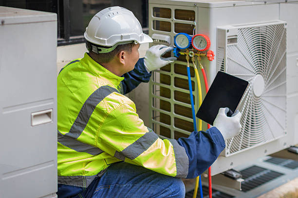 Professional Ductwork Repair technician working in Stanford, IL